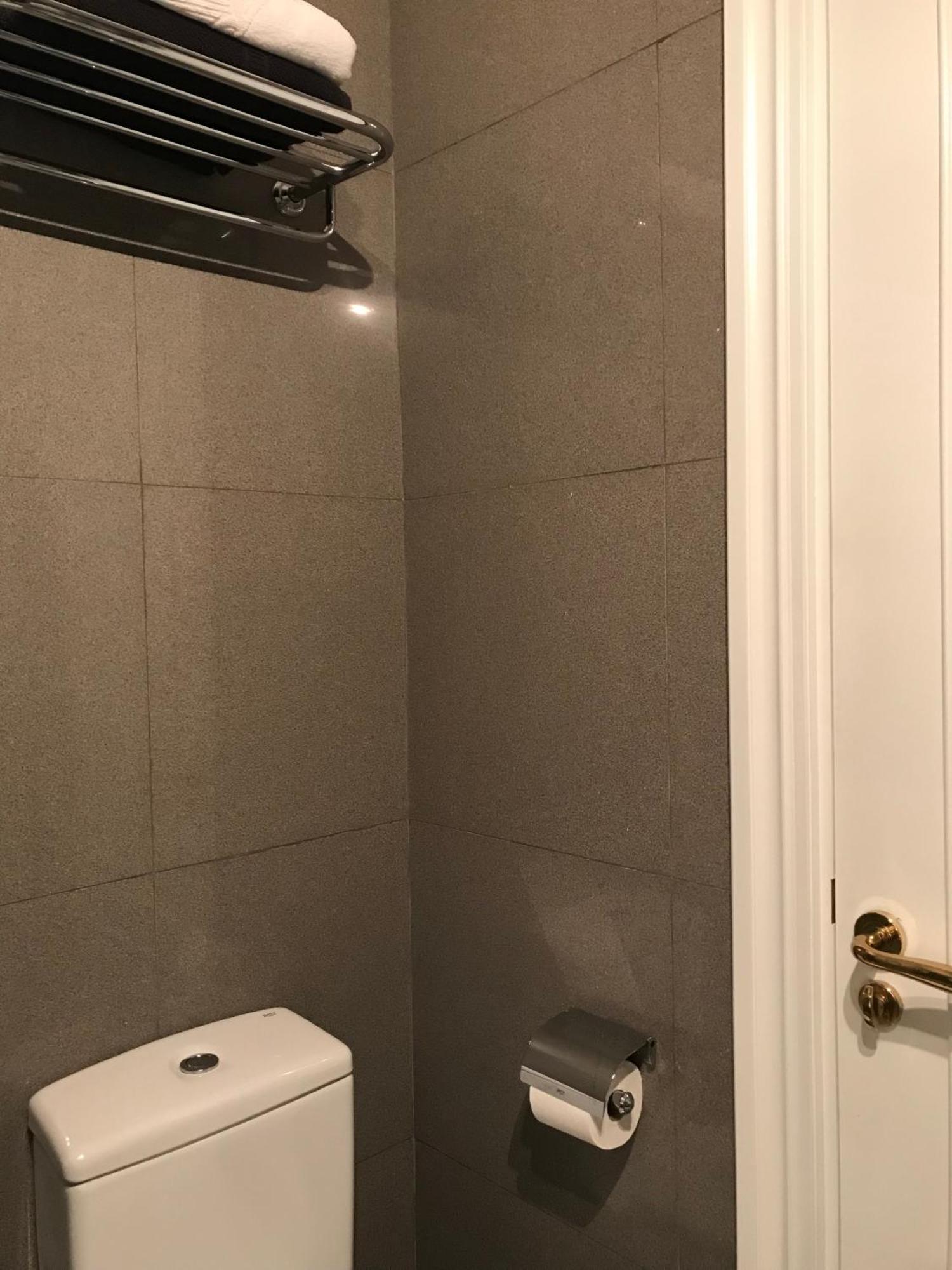 Habitacion Grande Y Confortable Con Bano Privado Junto A Guggenheim Bilbao Buitenkant foto