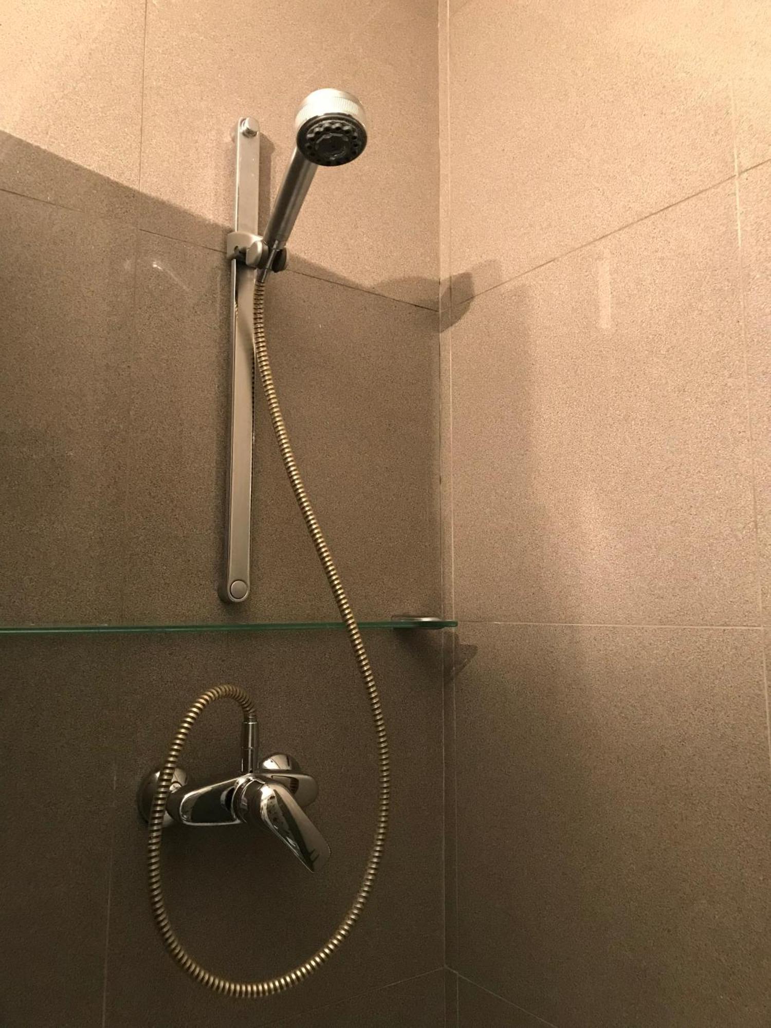 Habitacion Grande Y Confortable Con Bano Privado Junto A Guggenheim Bilbao Buitenkant foto