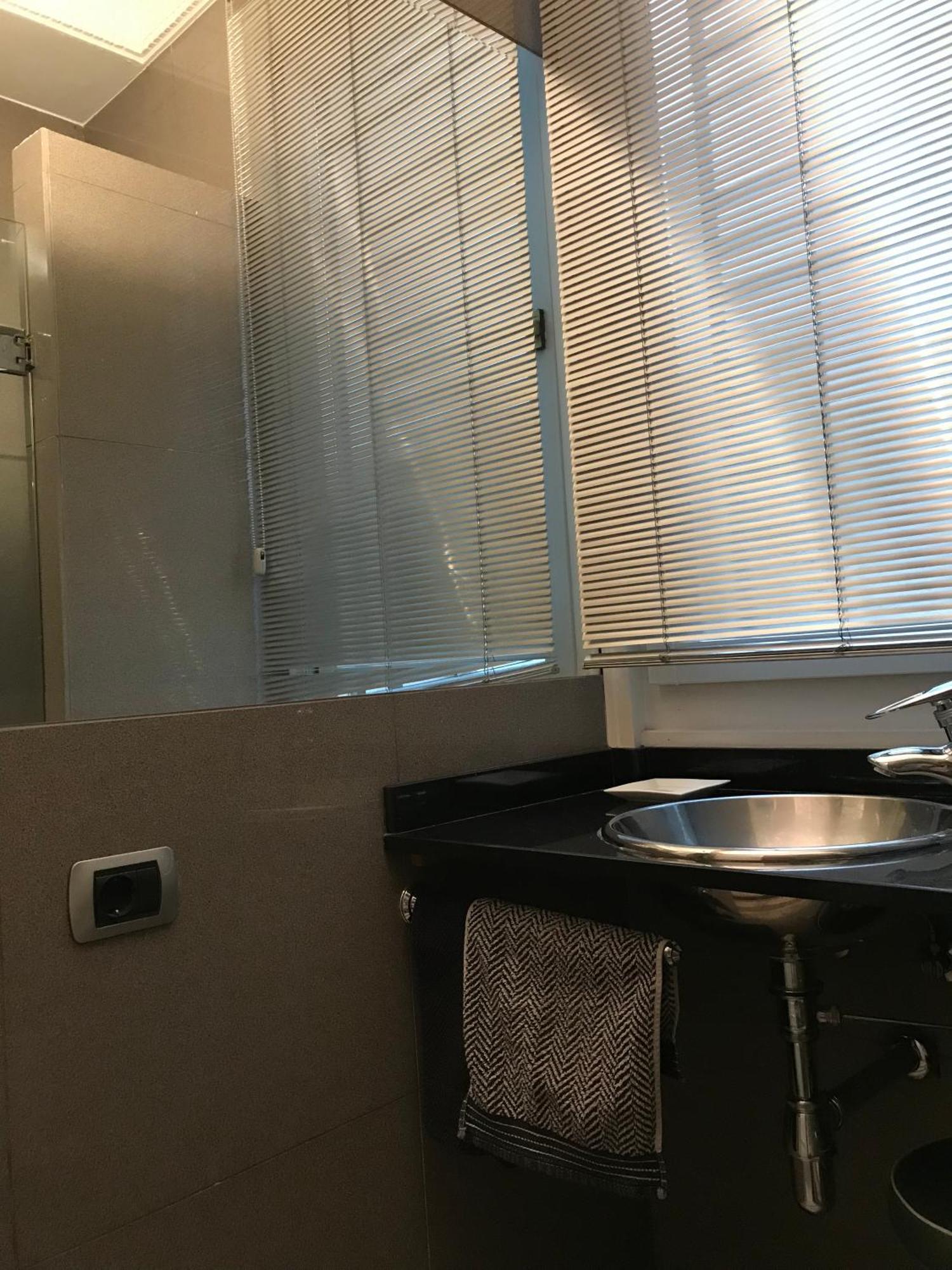 Habitacion Grande Y Confortable Con Bano Privado Junto A Guggenheim Bilbao Buitenkant foto